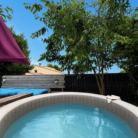 Mobilhomme Avec Jardin Et Jaccuzi Montpeyroux (Herault)